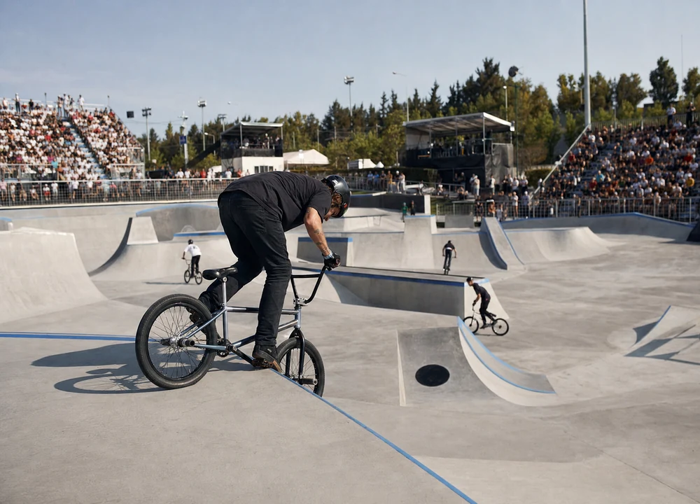 Fotografía de un rider de BMX en acción